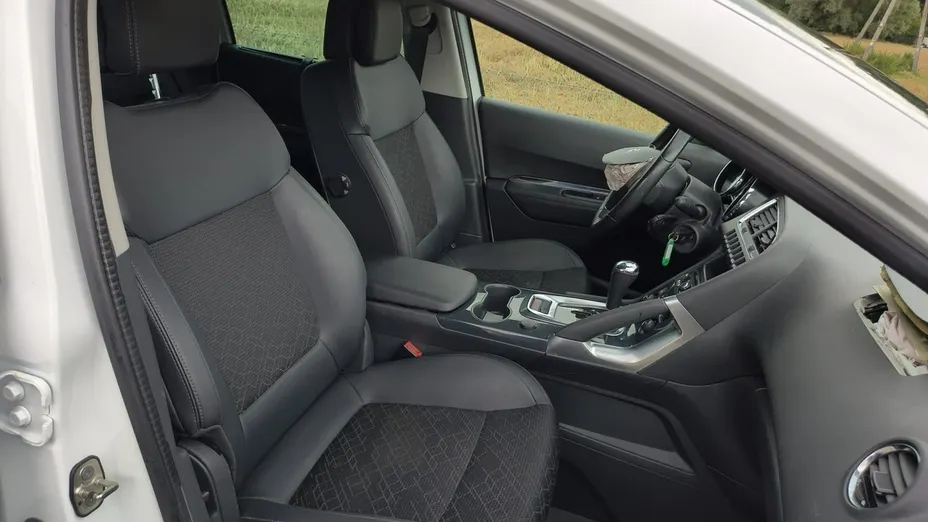 PEUGEOT 3008 -