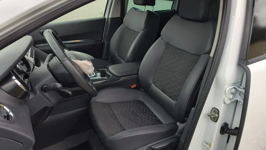 PEUGEOT 3008 -