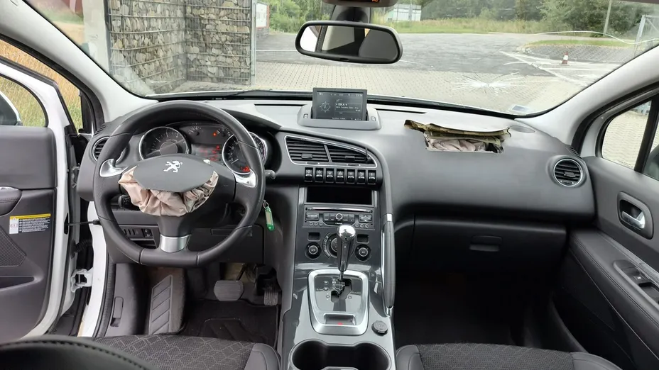 PEUGEOT 3008 -
