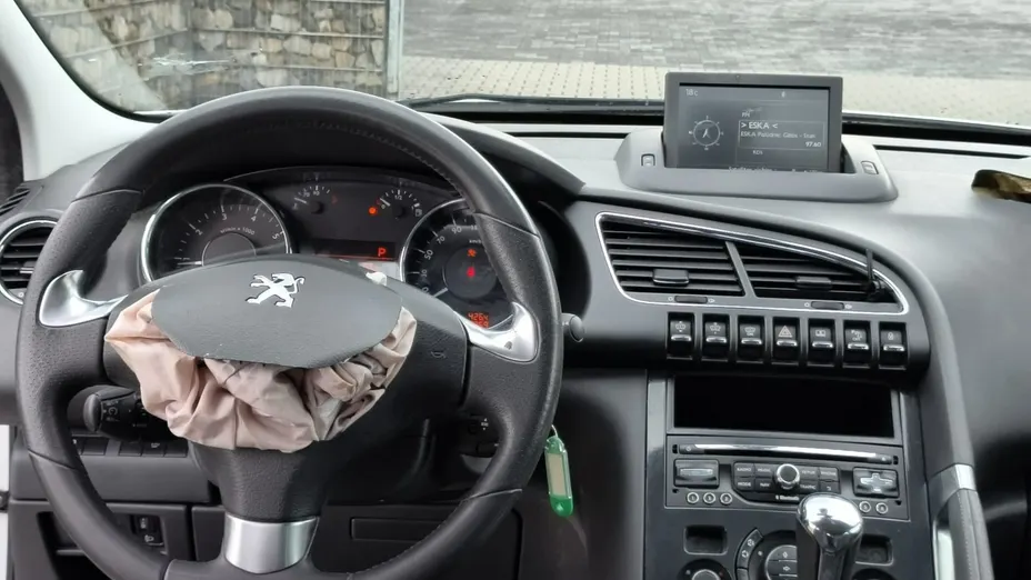 PEUGEOT 3008 -