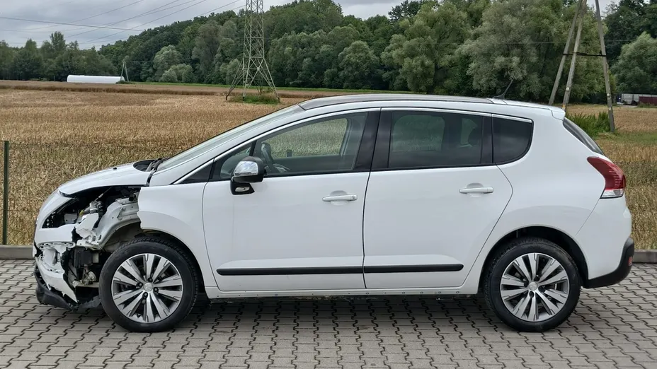 PEUGEOT 3008 -