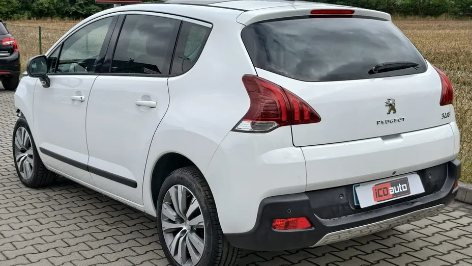 PEUGEOT 3008 -