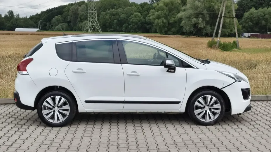 PEUGEOT 3008 -