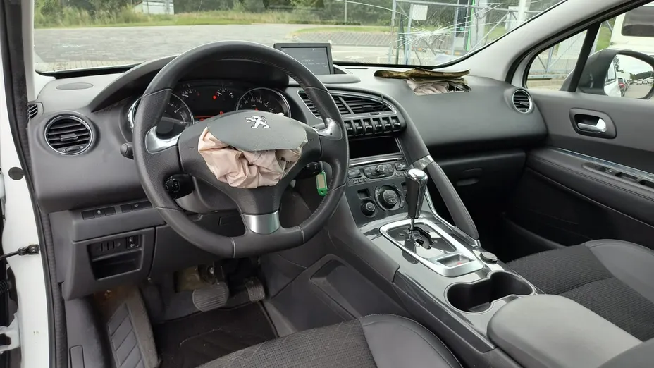 PEUGEOT 3008 -