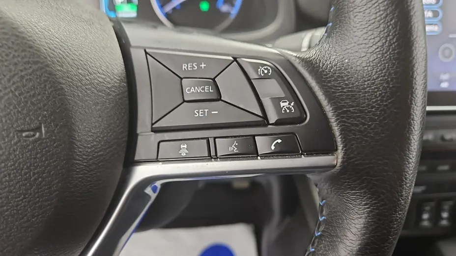 NISSAN Leaf -
