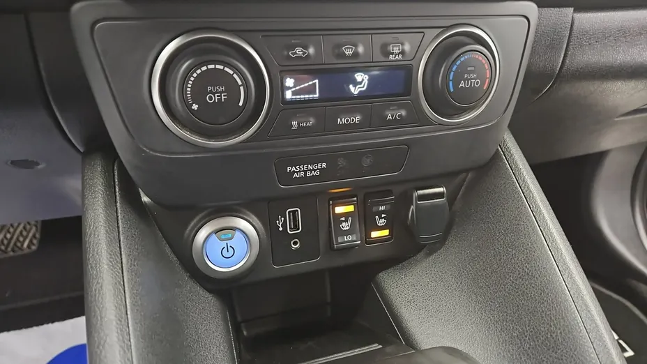 NISSAN Leaf -