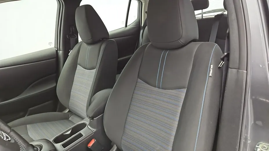 NISSAN Leaf -
