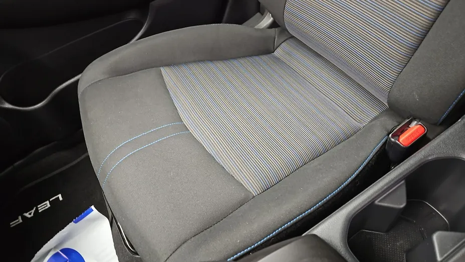 NISSAN Leaf -
