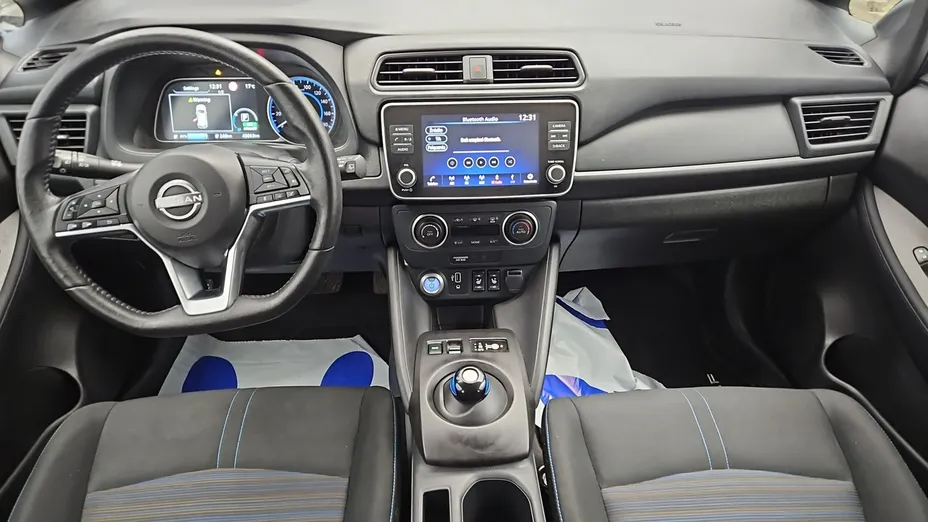 NISSAN Leaf -