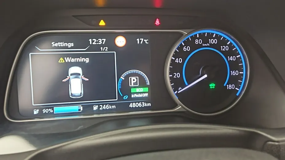 NISSAN Leaf -