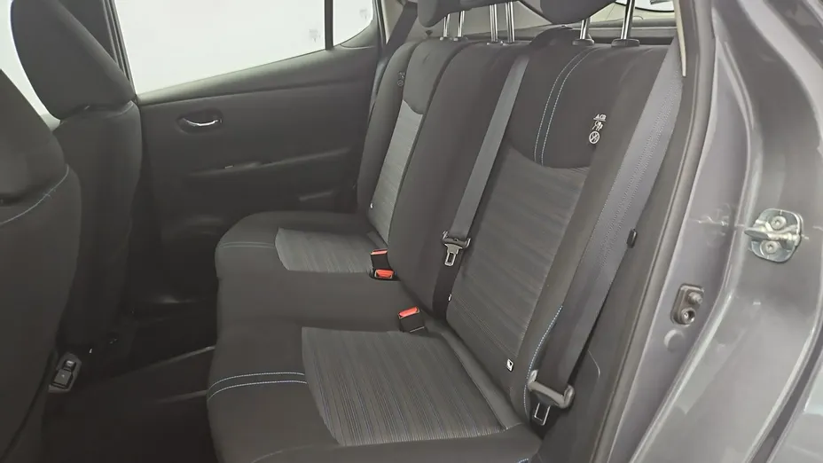 NISSAN Leaf -