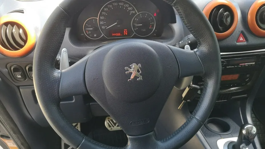 PEUGEOT 1007 -