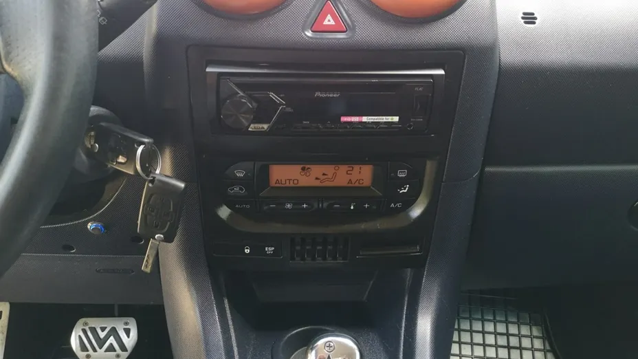 PEUGEOT 1007 -