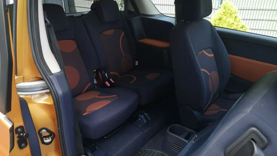 PEUGEOT 1007 -