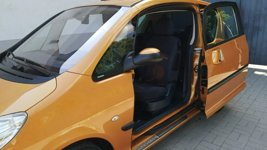 PEUGEOT 1007 -