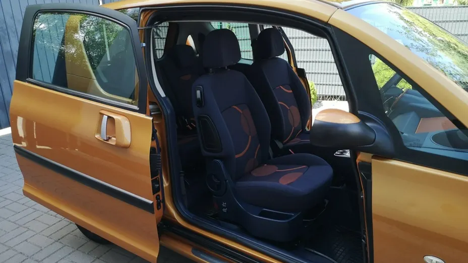 PEUGEOT 1007 -