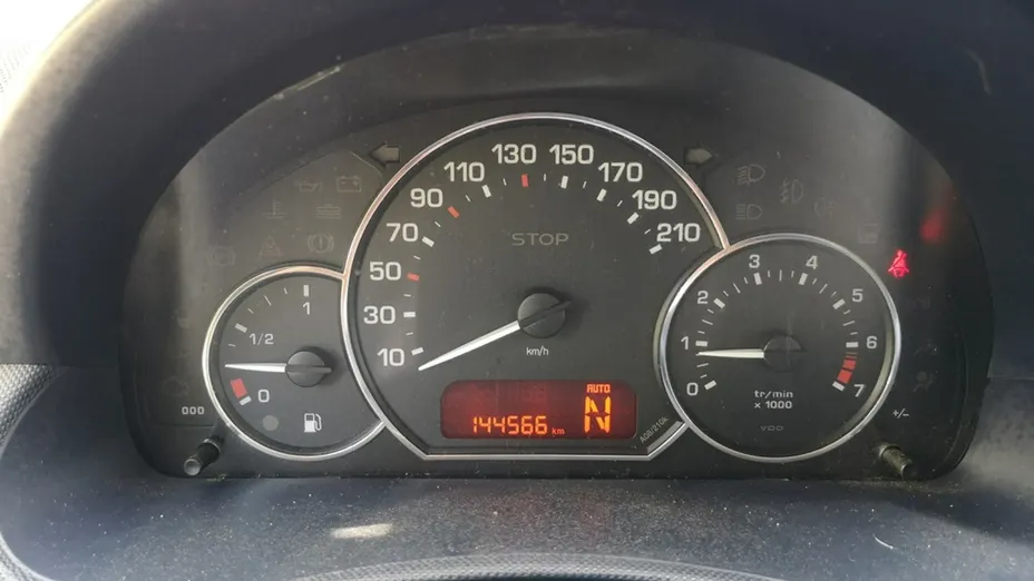 PEUGEOT 1007 -