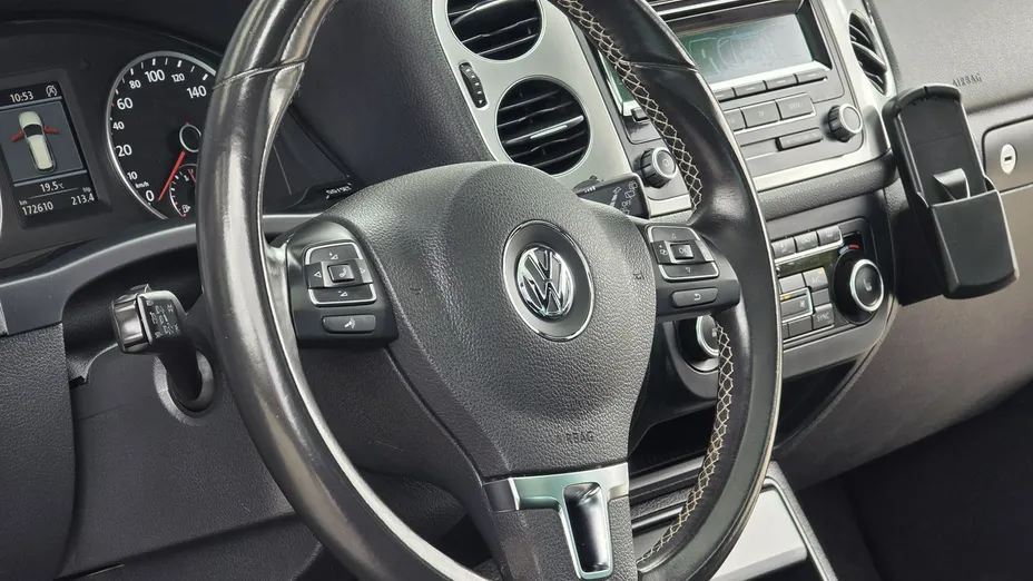 VOLKSWAGEN Tiguan -