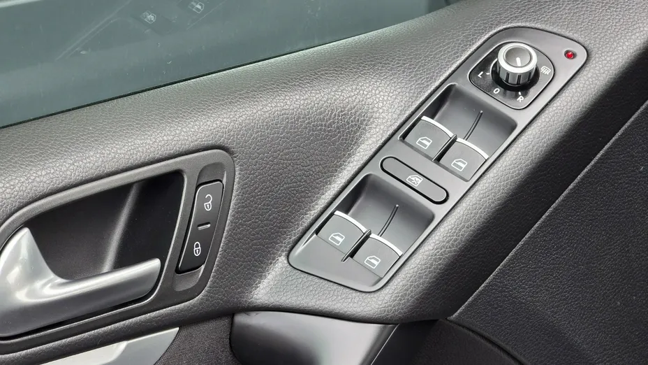 VOLKSWAGEN Tiguan -