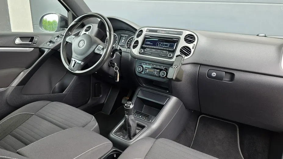 VOLKSWAGEN Tiguan -