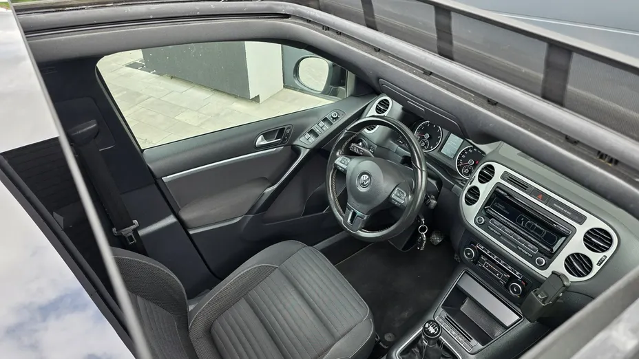 VOLKSWAGEN Tiguan -