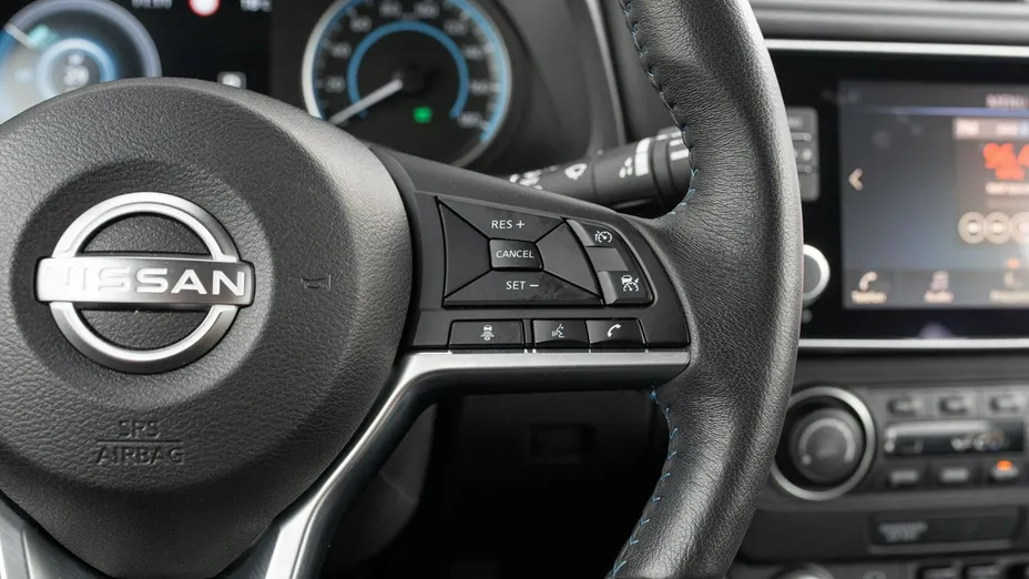 NISSAN Leaf -
