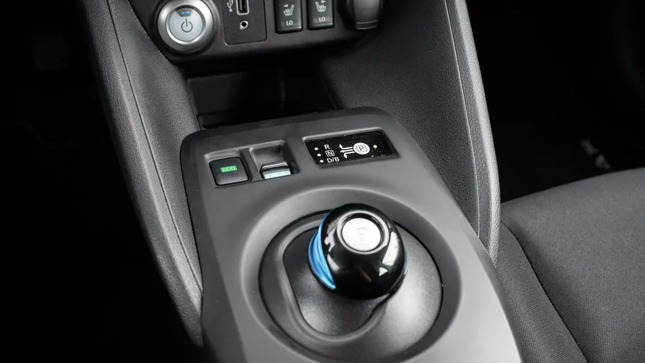 NISSAN Leaf -