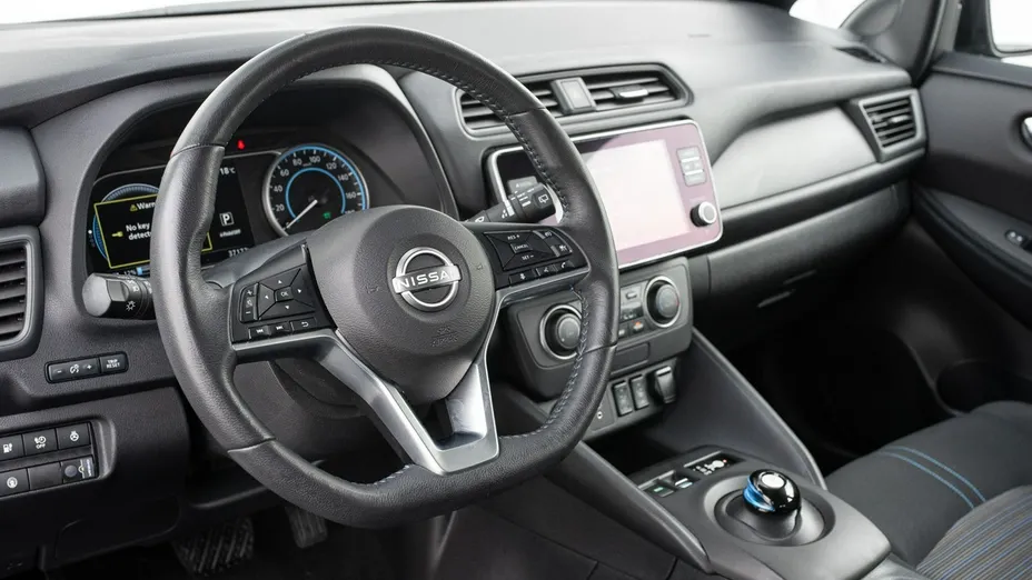 NISSAN Leaf -