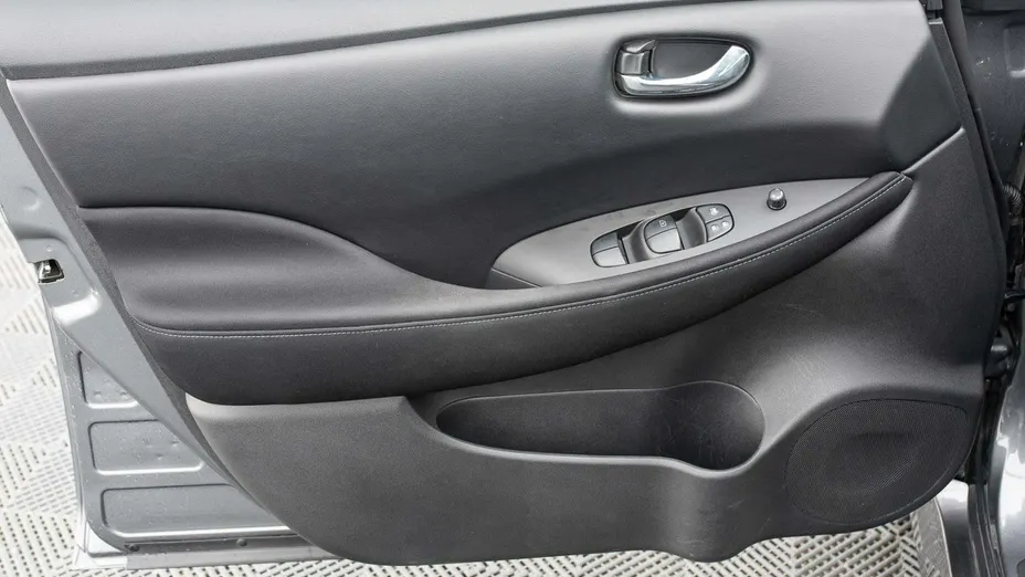 NISSAN Leaf -