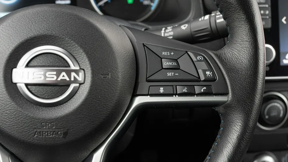 NISSAN Leaf -