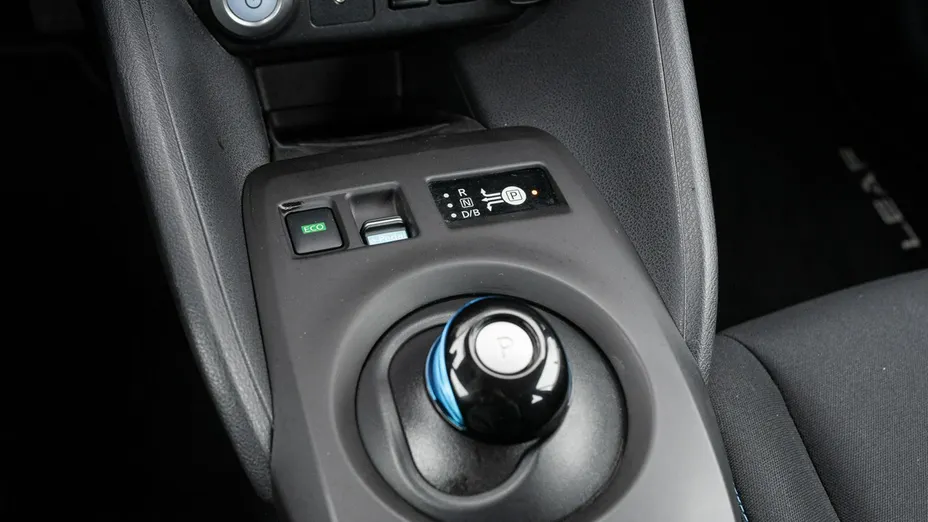 NISSAN Leaf -