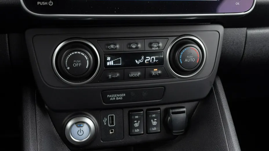 NISSAN Leaf -