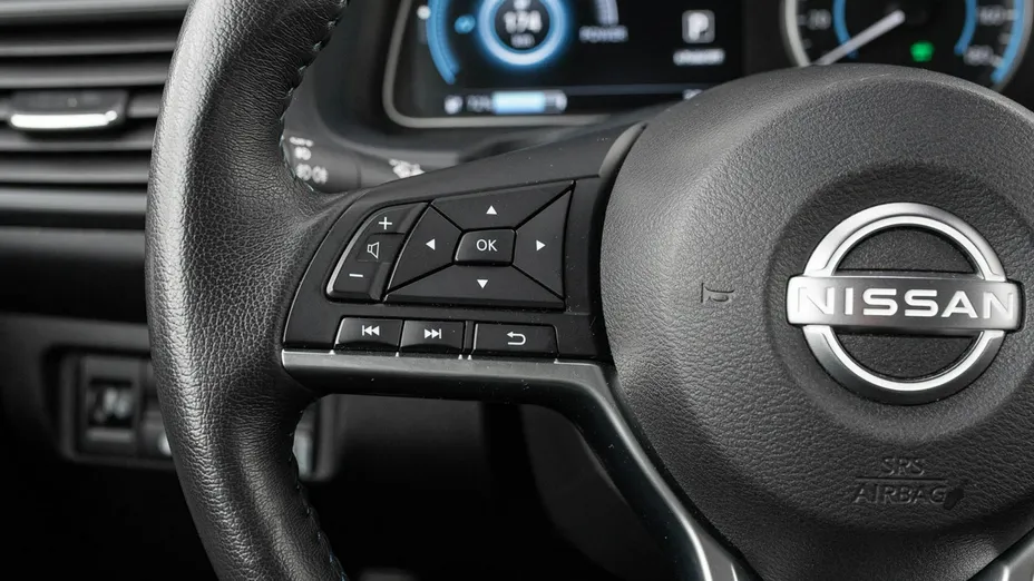 NISSAN Leaf -