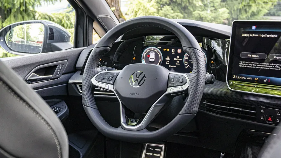 VOLKSWAGEN Golf -