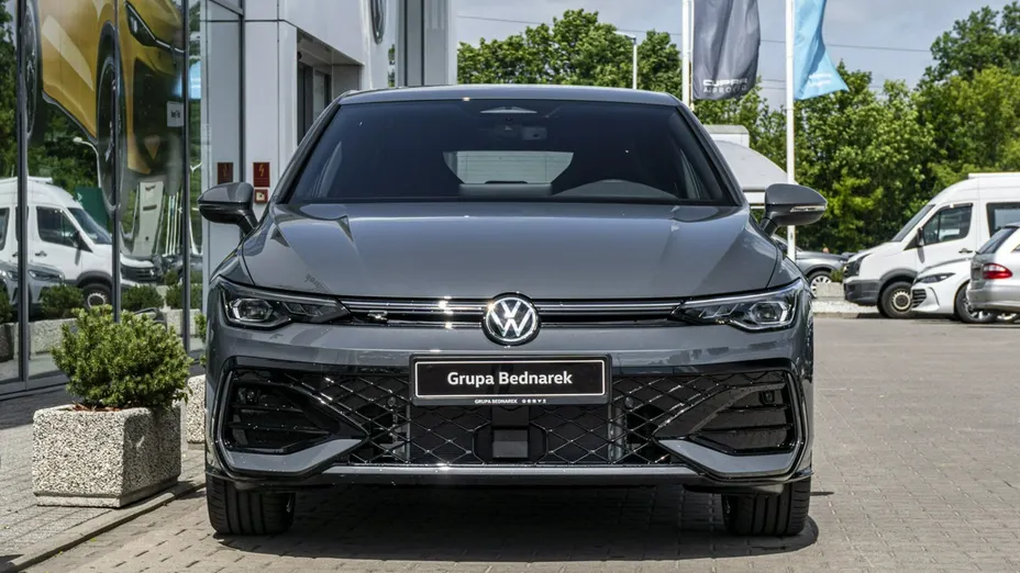 VOLKSWAGEN Golf -