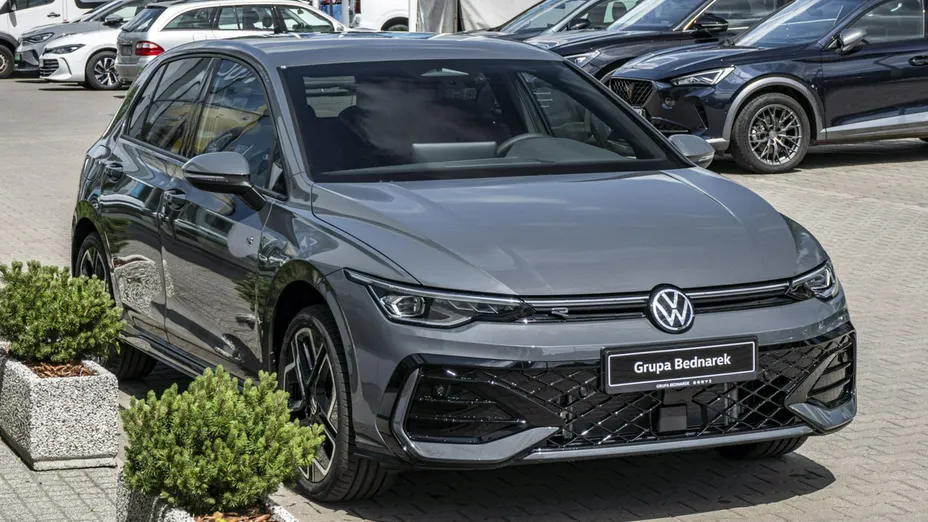 VOLKSWAGEN Golf -