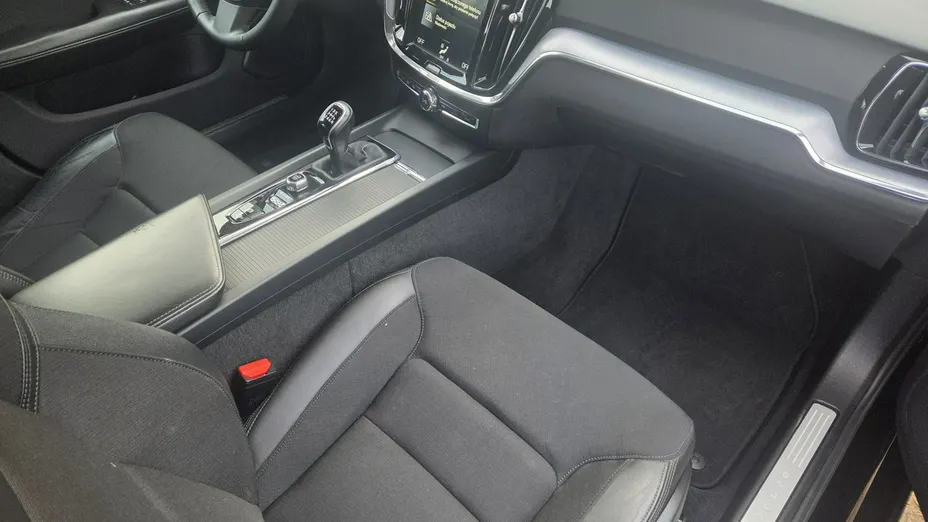 VOLVO V60 -