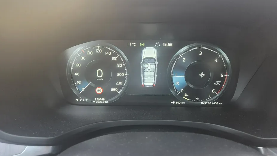 VOLVO V60 -