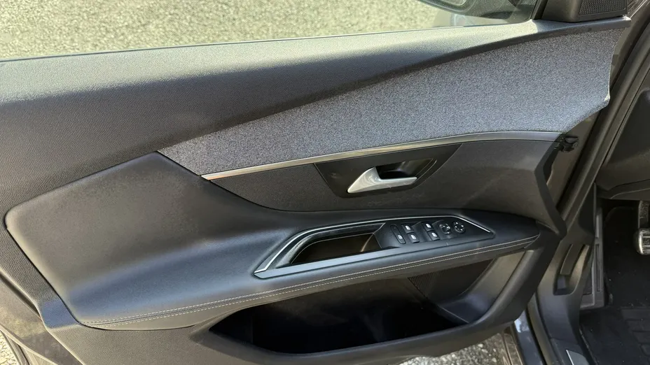 PEUGEOT 3008 -