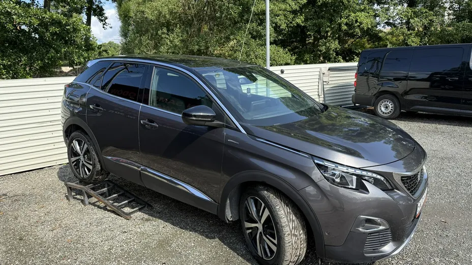 PEUGEOT 3008 -