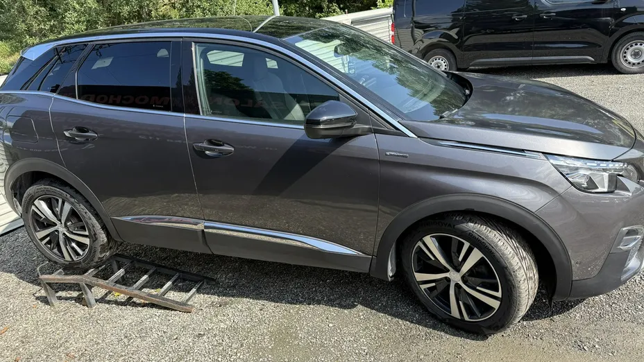 PEUGEOT 3008 -