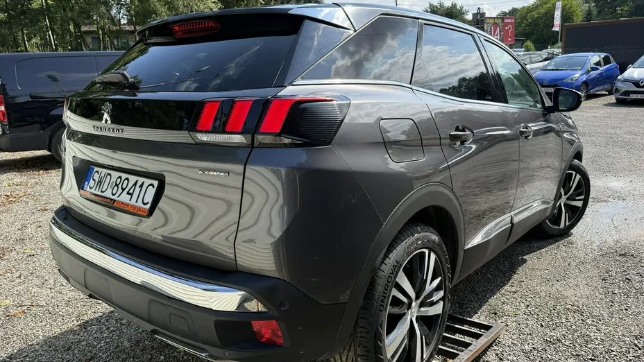 PEUGEOT 3008 -