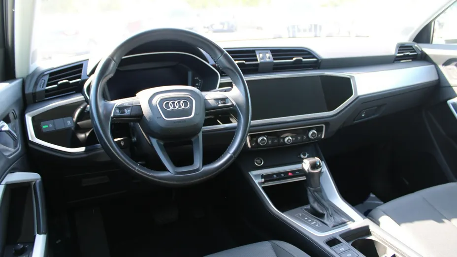 AUDI Q3 -