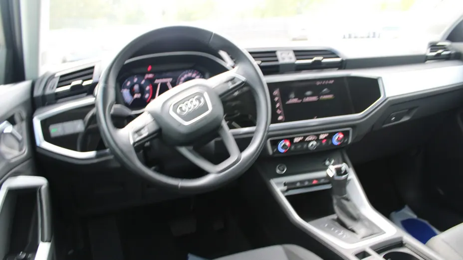 AUDI Q3 -