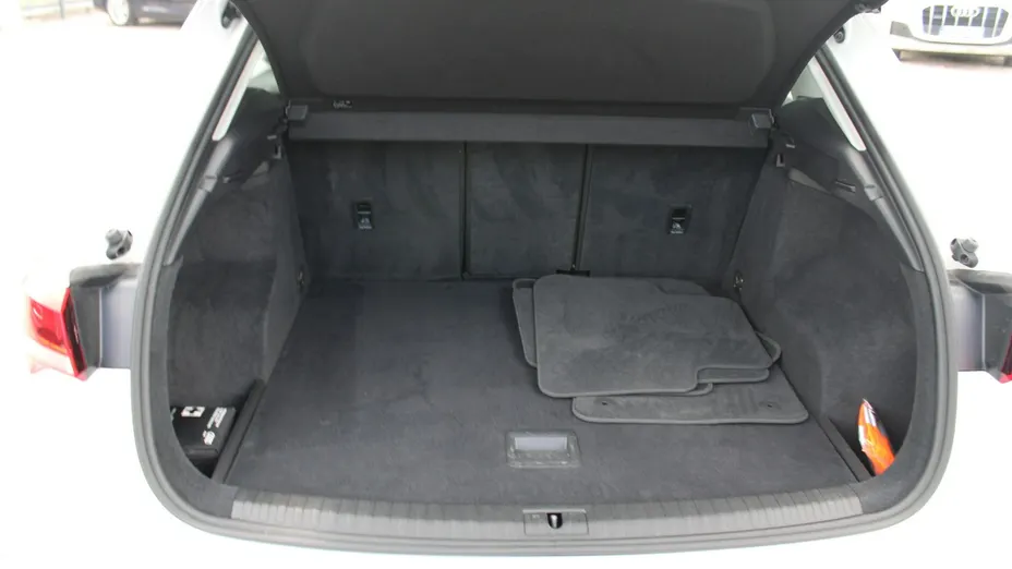 AUDI Q3 -