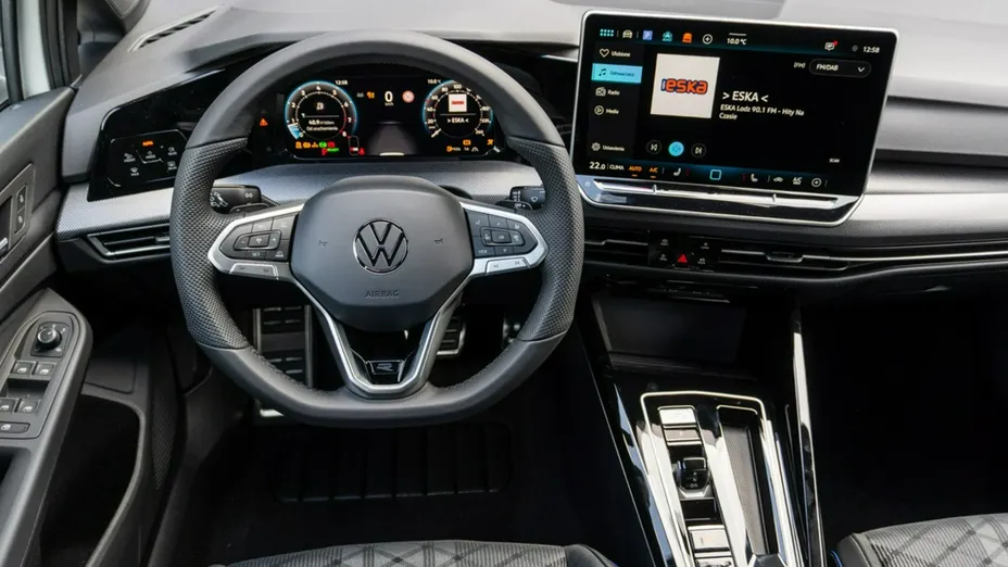 VOLKSWAGEN Golf -