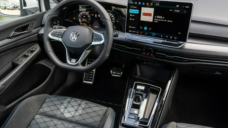 VOLKSWAGEN Golf -