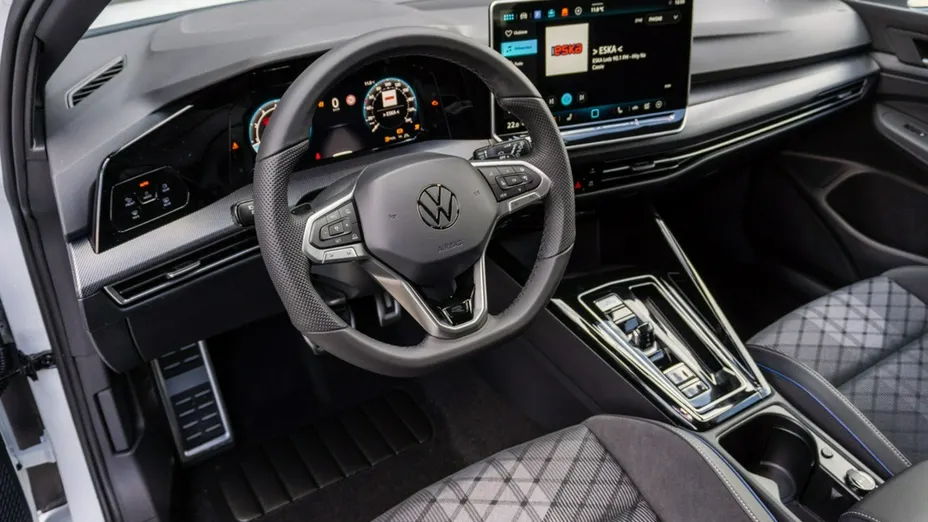 VOLKSWAGEN Golf -