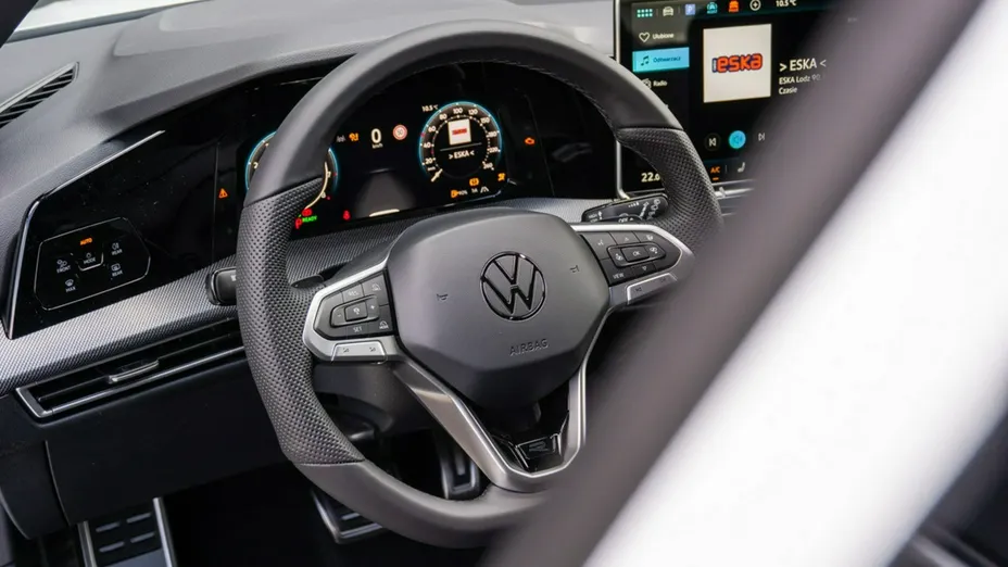 VOLKSWAGEN Golf -
