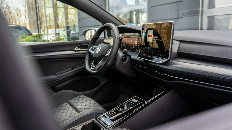 VOLKSWAGEN Golf -